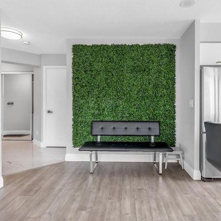 2 Bedroom Waterfront Condo Downtown W/ Free Parking Toronto Eksteriør billede