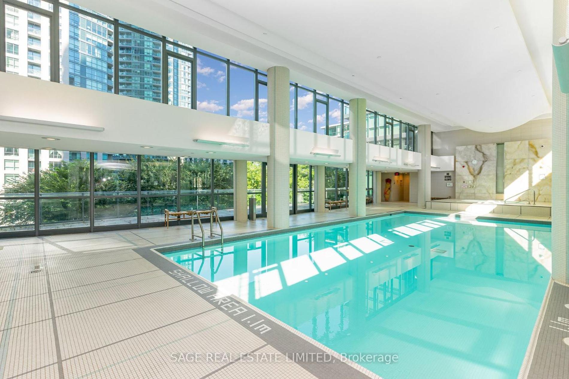 2 Bedroom Waterfront Condo Downtown W/ Free Parking Toronto Eksteriør billede
