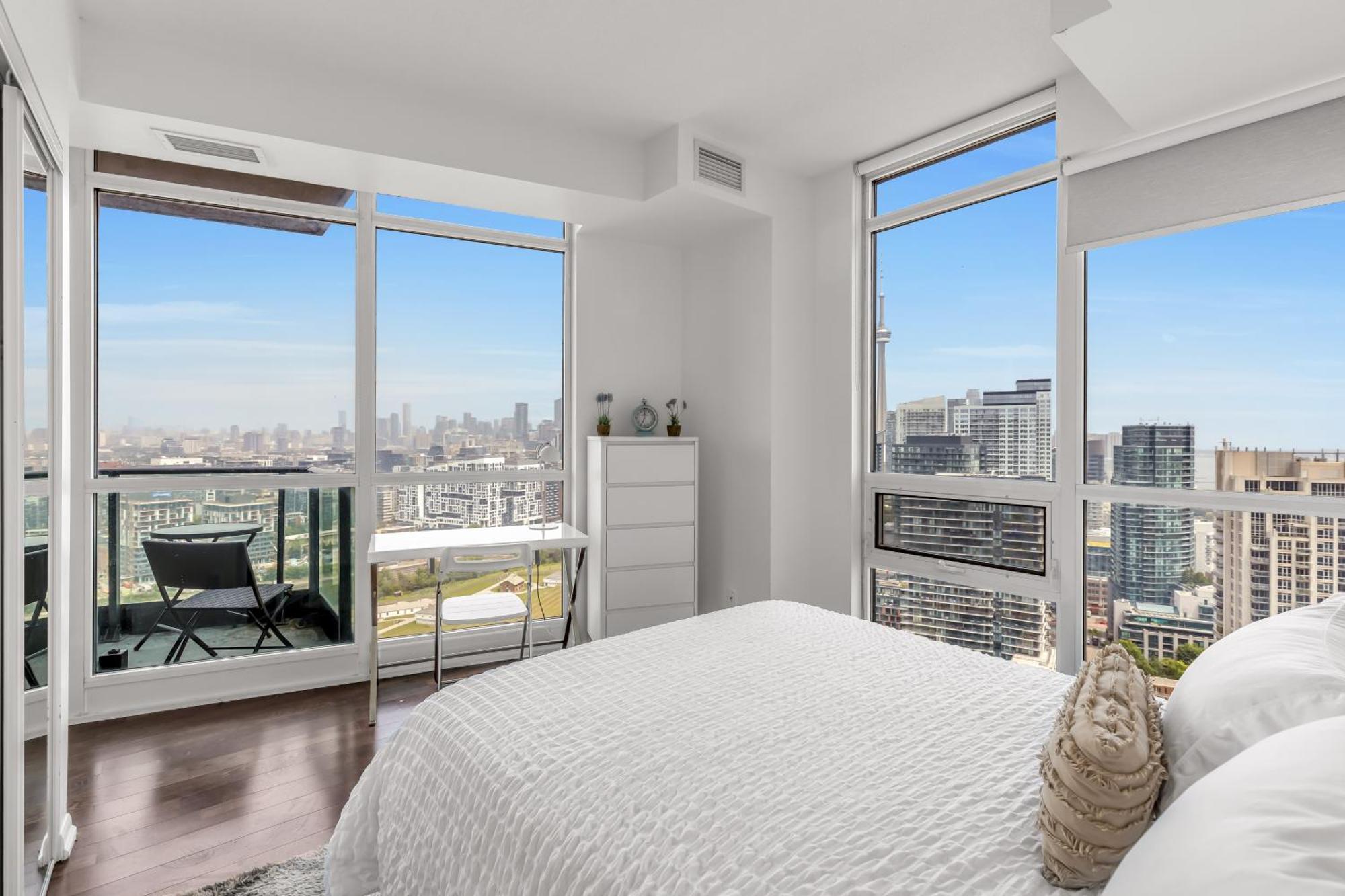 2 Bedroom Waterfront Condo Downtown W/ Free Parking Toronto Eksteriør billede