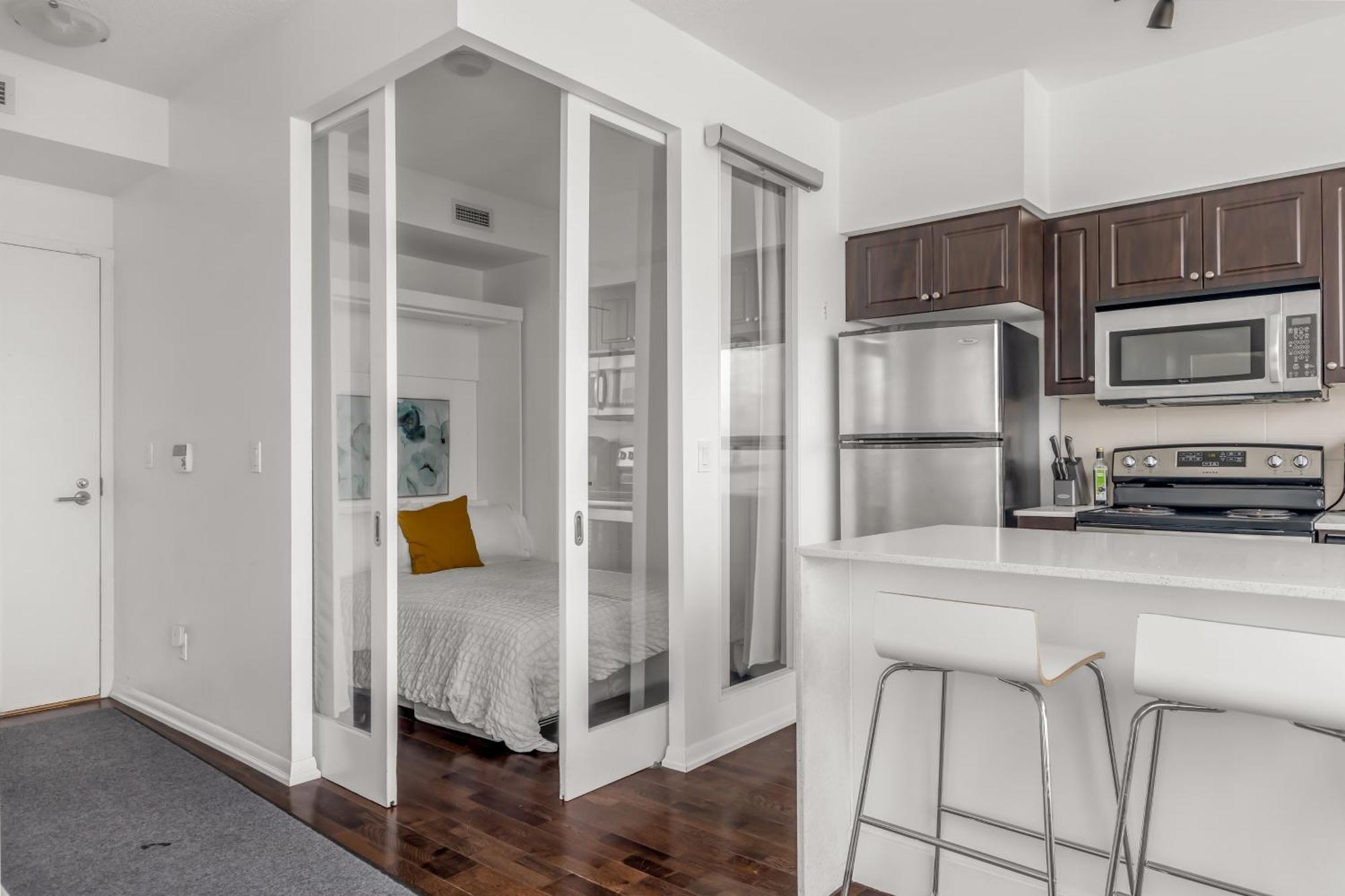 2 Bedroom Waterfront Condo Downtown W/ Free Parking Toronto Eksteriør billede