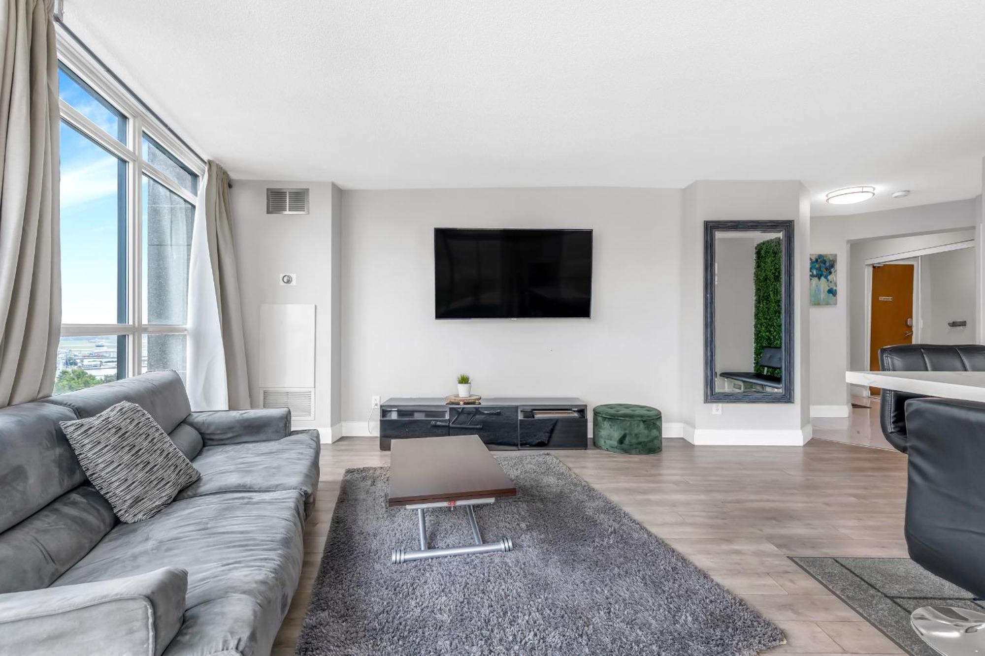2 Bedroom Waterfront Condo Downtown W/ Free Parking Toronto Eksteriør billede