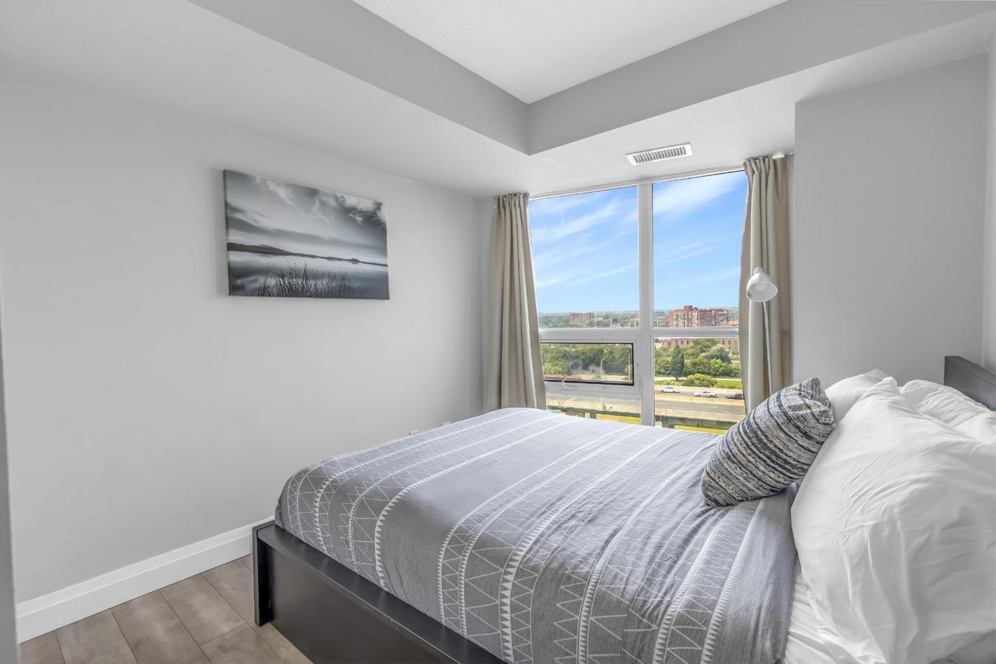 2 Bedroom Waterfront Condo Downtown W/ Free Parking Toronto Eksteriør billede