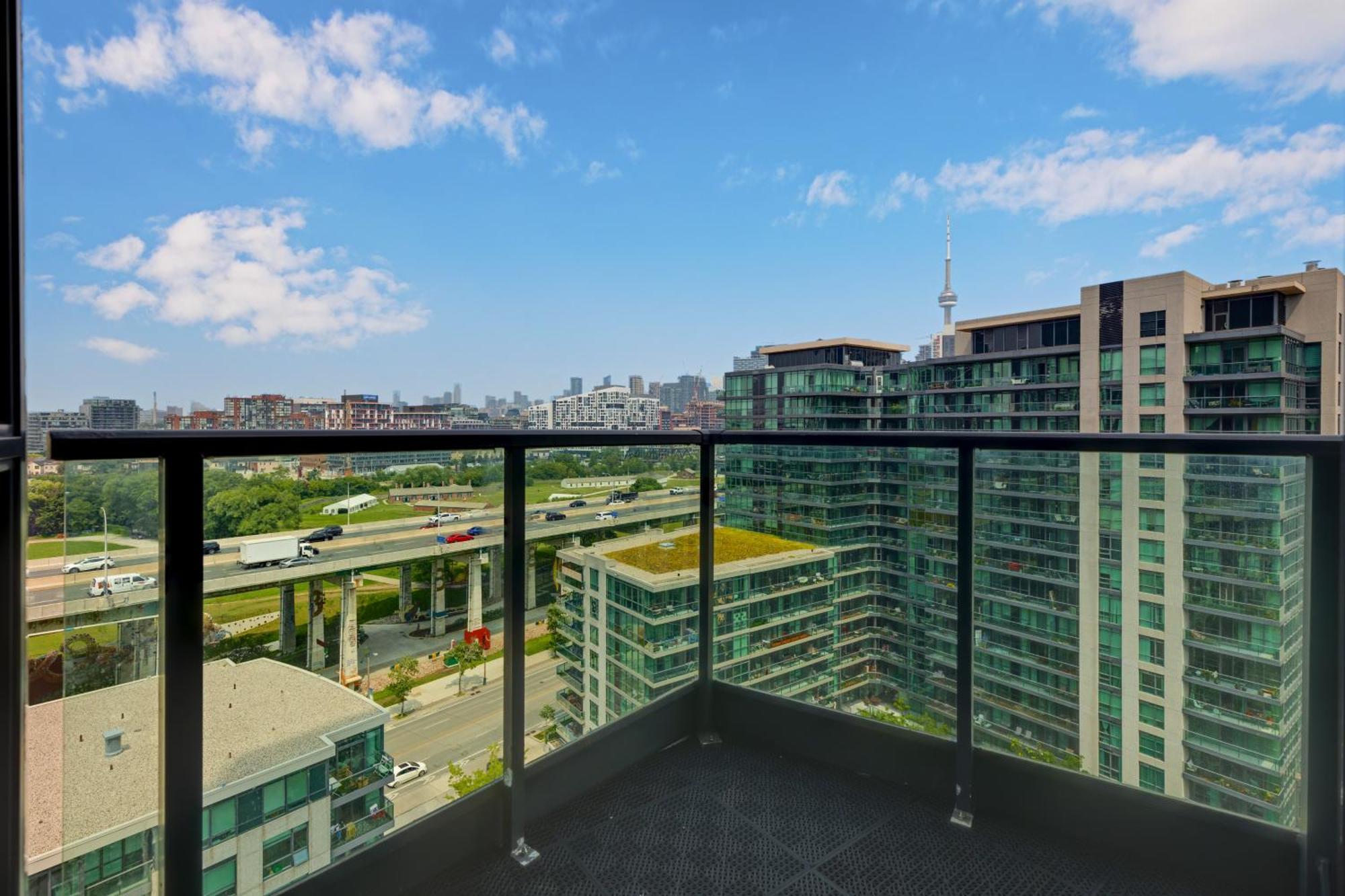 2 Bedroom Waterfront Condo Downtown W/ Free Parking Toronto Eksteriør billede