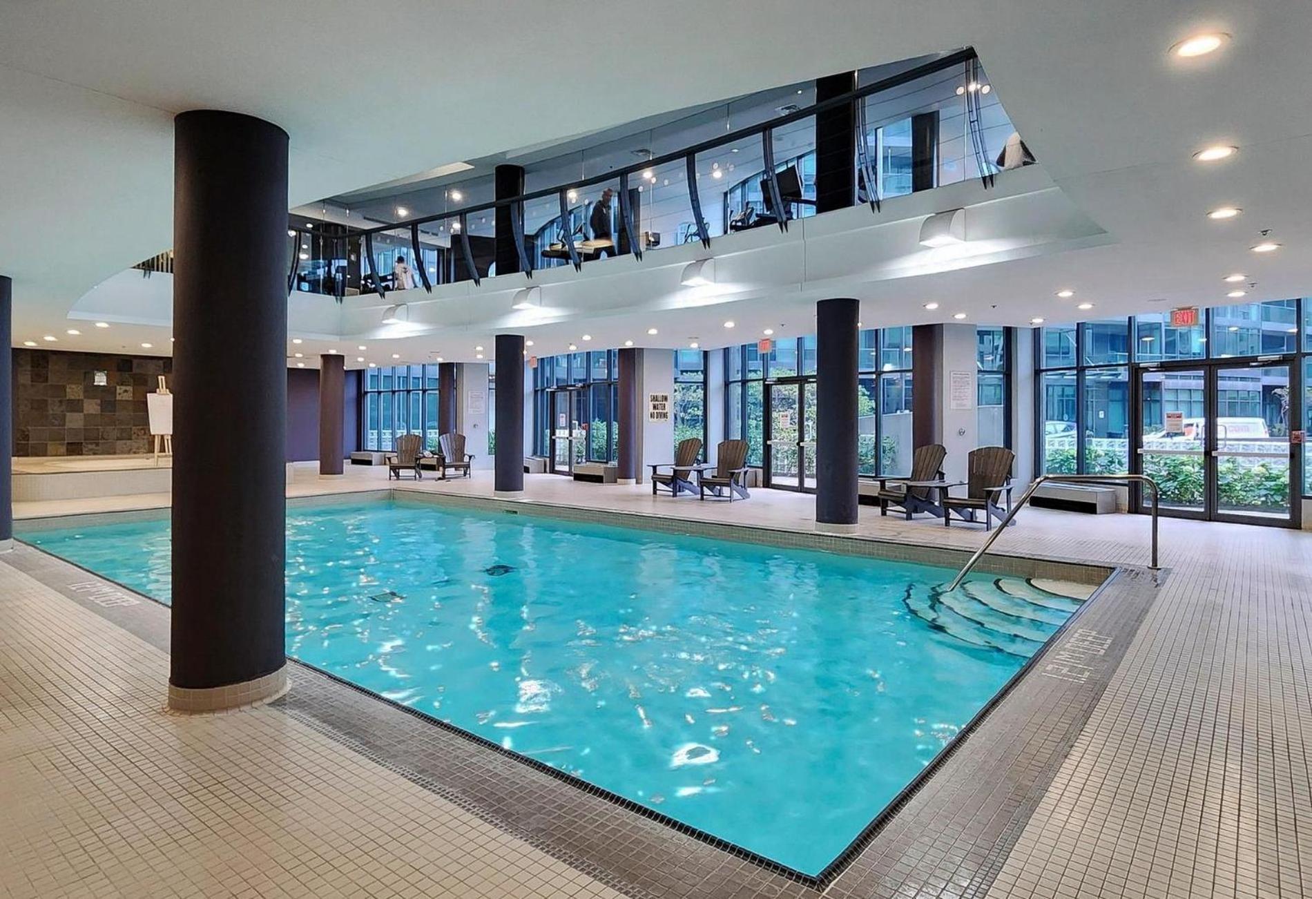 2 Bedroom Waterfront Condo Downtown W/ Free Parking Toronto Eksteriør billede