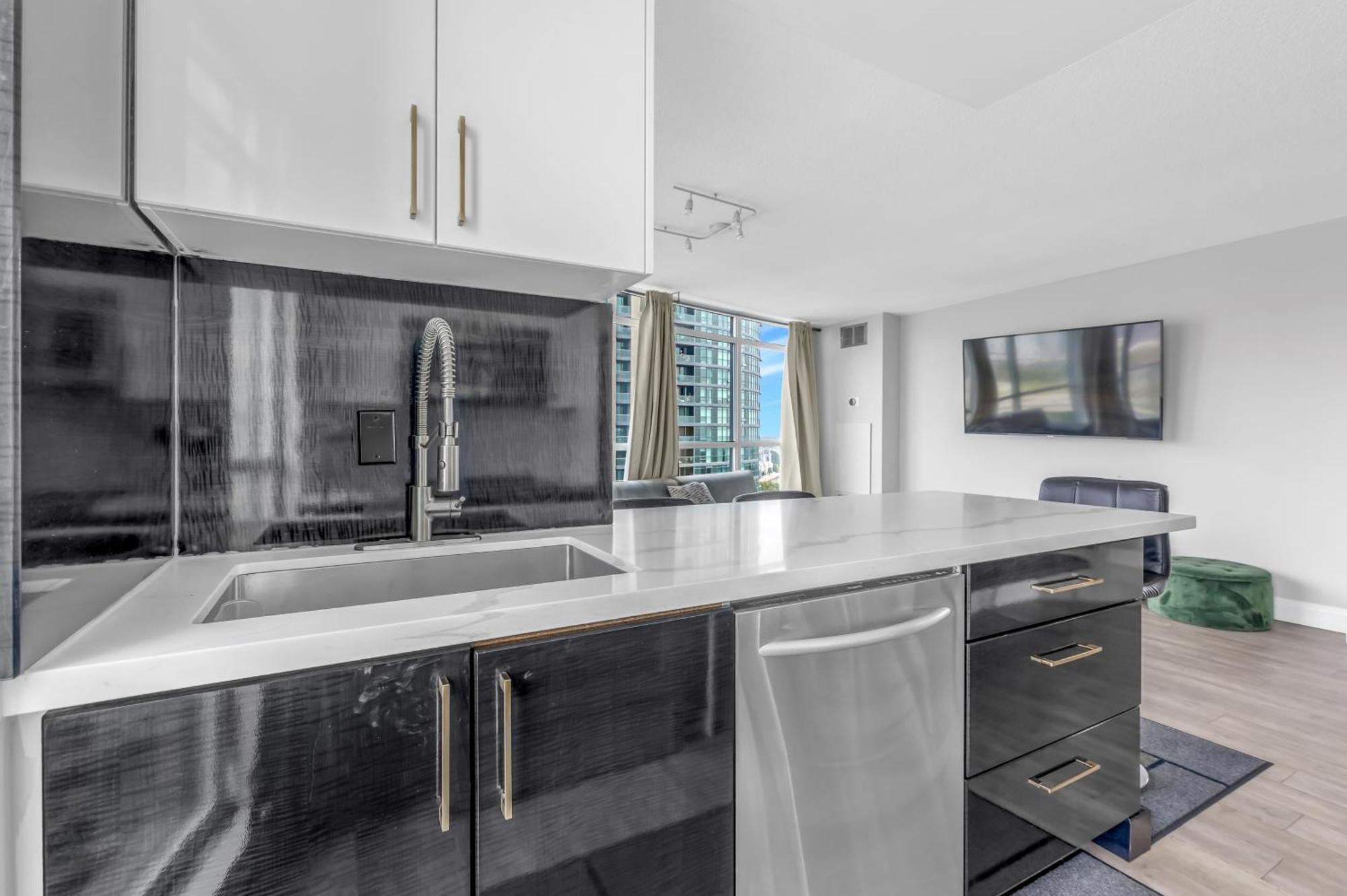 2 Bedroom Waterfront Condo Downtown W/ Free Parking Toronto Eksteriør billede